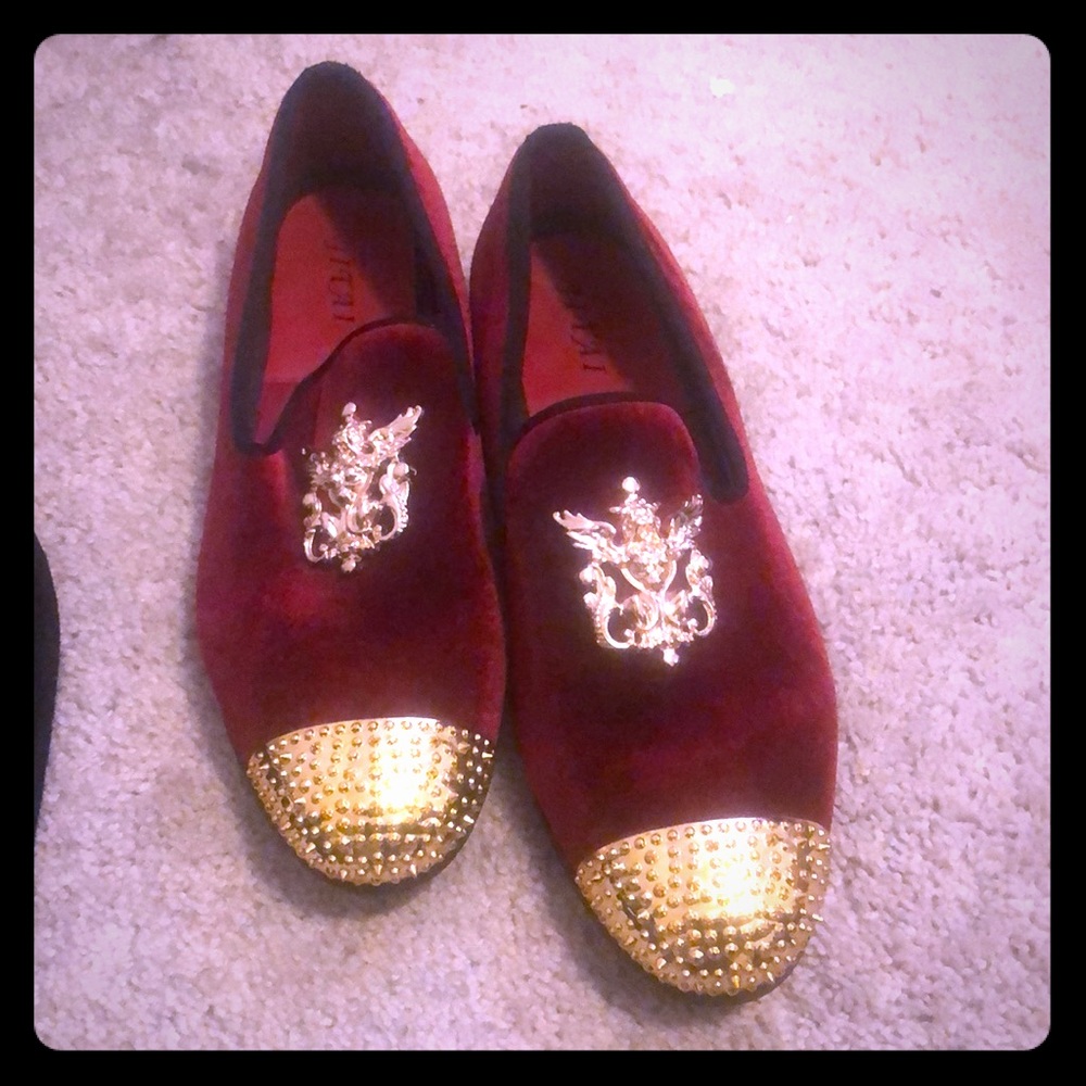 New Sharp velvet loafers w/gold accents